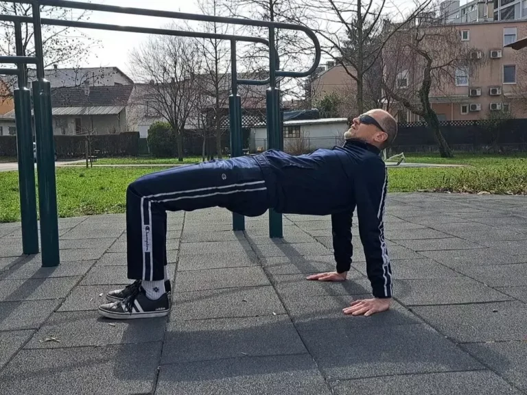 Transform Your Body With Easy To Do Tabletop Hold